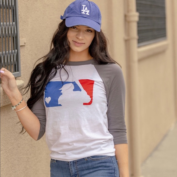 MLB heart logo Raglan - Picture 1 of 4